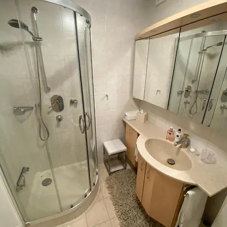 Cristina - Suedbalkon Mit Bergblick * Ζέεφελντ