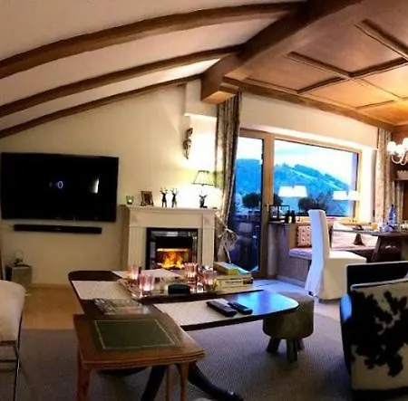 Cristina - Suedbalkon Mit Bergblick *